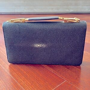 Beautiful stingray clutch